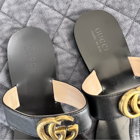 Gucci Sandals Women Size 42 or 12 GG Black Gold Leather Thong Shoe Flat T strap - Picture 6 of 13